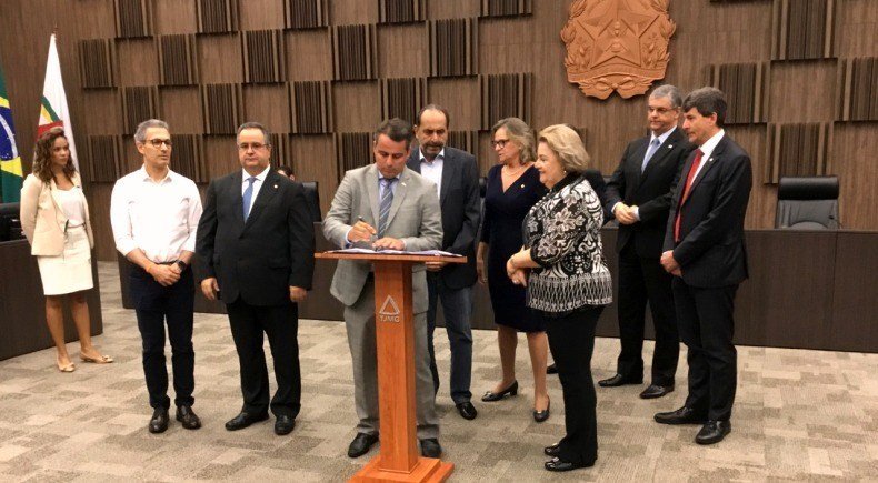 Leia mais sobre o artigo “Acordo não resolve o problema imediato dos municípios, mas é importante passo para reconstrução do Estado” diz Julvan
