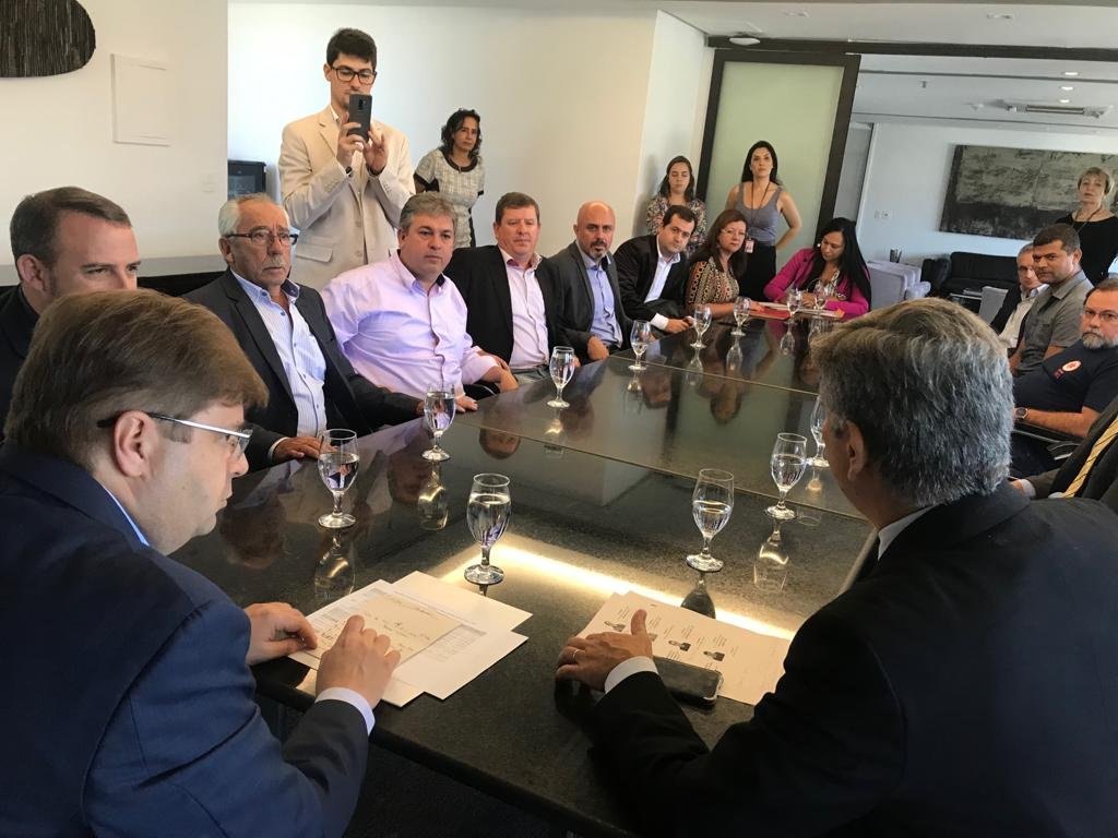 Leia mais sobre o artigo Com a presença do governador, prefeito participa de reunião sobre consórcios de saúde