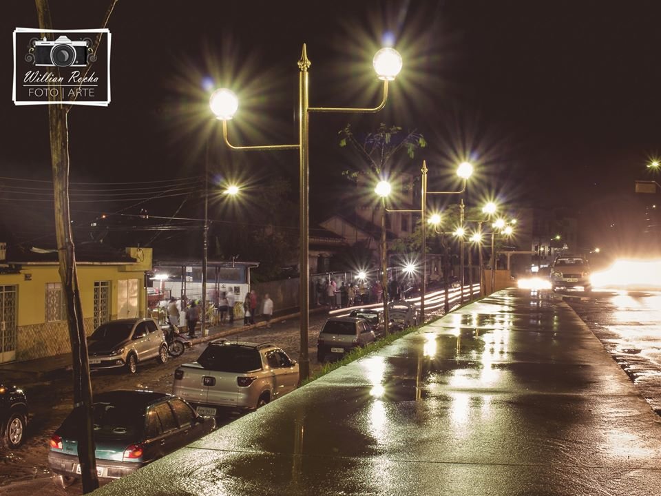 Leia mais sobre o artigo Administração 2017/2020 revitaliza canteiro, calçada e iluminação