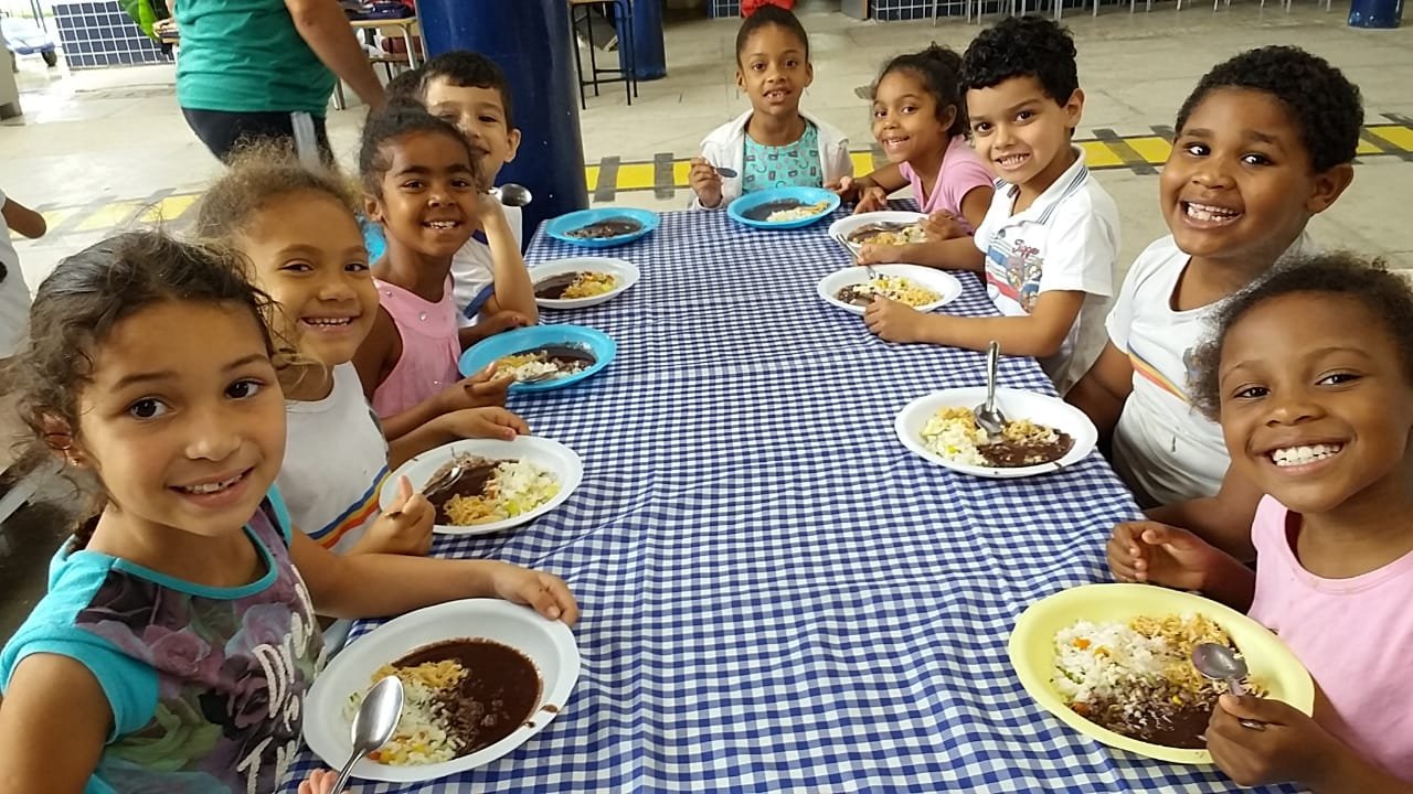 Leia mais sobre o artigo Semana da Alimentação Nutricional e da Consciência Negra nas Escolas Municipais