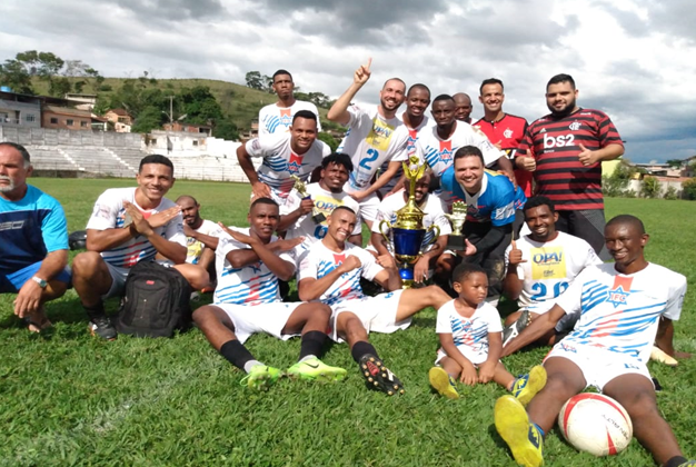 Leia mais sobre o artigo Flamenguinho é campeão de torneio no Campo do Leopoldina