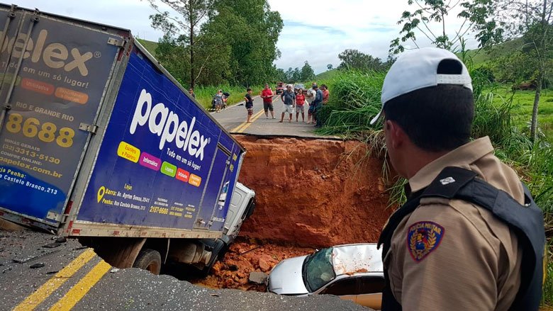 Leia mais sobre o artigo MG-133 entre Coronel Pacheco e Tabuleiro está totalmente interditada