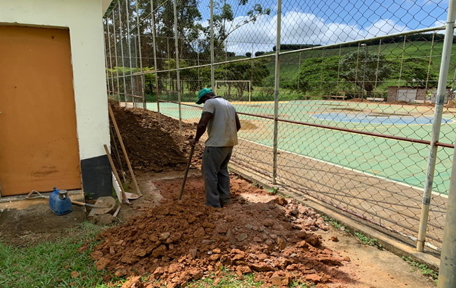 Leia mais sobre o artigo Administração 2017/2020 inicia obras na quadra do bairro Gilson Lamha