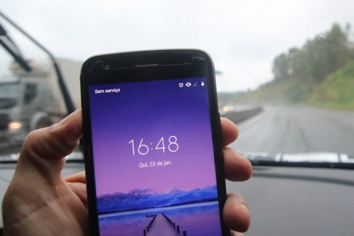 Leia mais sobre o artigo Falta de área de celular prejudica usuários de rodovias da região