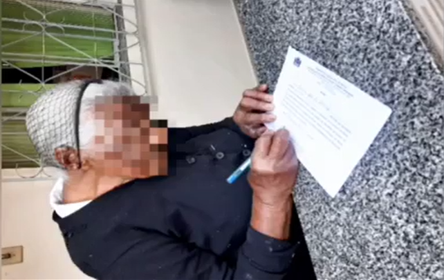 Leia mais sobre o artigo Idosas recebem cestas básicas da Prefeitura de Bicas