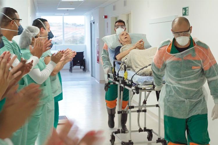 Leia mais sobre o artigo Com quase cem anos, Clodesmidt Riani vence a Covid-19