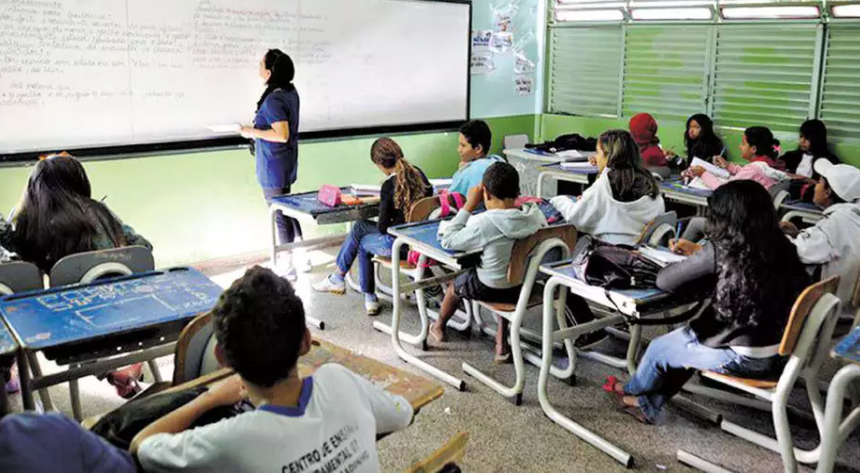 Leia mais sobre o artigo Governo autoriza aulas presencias em 218 cidades de Minas a partir do dia 5