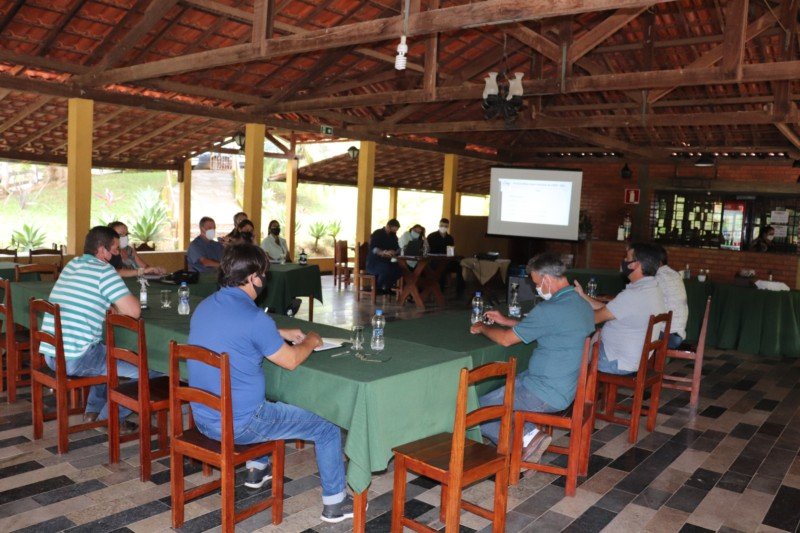 Leia mais sobre o artigo Em assembleia, prefeitos do CIESP aprovam novos projetos e alinham posições diante da pandemia