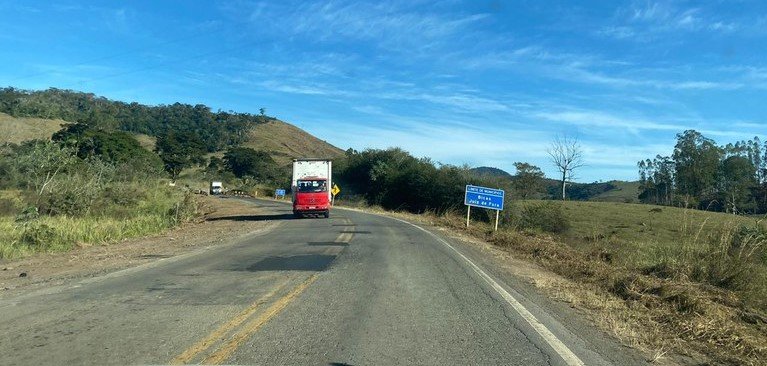 Leia mais sobre o artigo Homem morre atropelado na BR-267, em Bicas