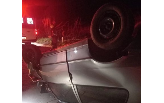 Leia mais sobre o artigo Carro capota, e homem morre em acidente na BR-267