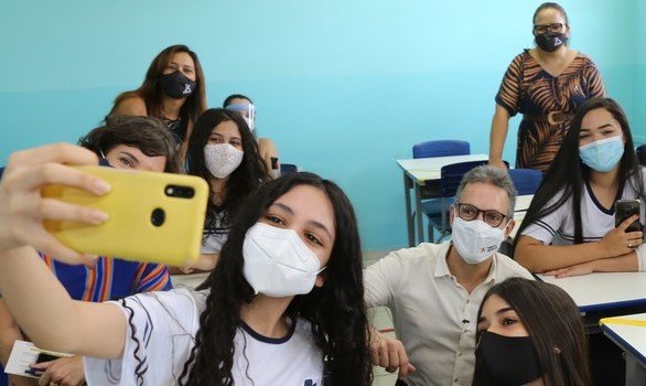 Leia mais sobre o artigo Romeu Zema anuncia investimento de R$ 800 milhões em carteiras escolares, mobiliários e equipamentos diversos para escolas estaduais