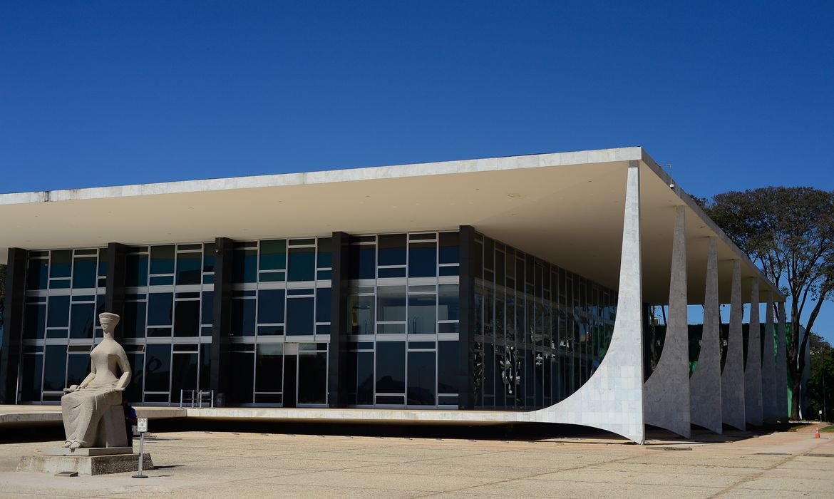 Leia mais sobre o artigo Prefeitos estão impedidos de concederem aumento salarial e benefícios aos servidores