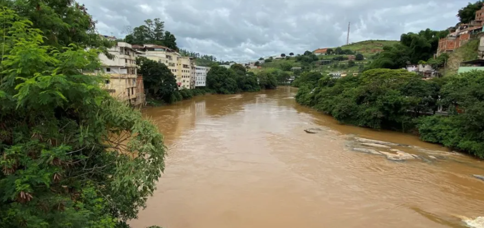 Leia mais sobre o artigo Zona da Mata: pai joga filha de 6 anos no rio e pula em seguida; os dois estão desaparecidos