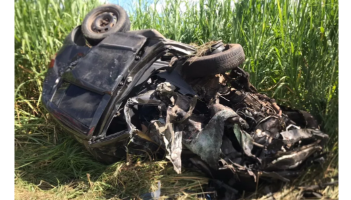Leia mais sobre o artigo Batida entre carreta e carro deixa um morto na BR-267 entre Bicas e Maripá de Minas