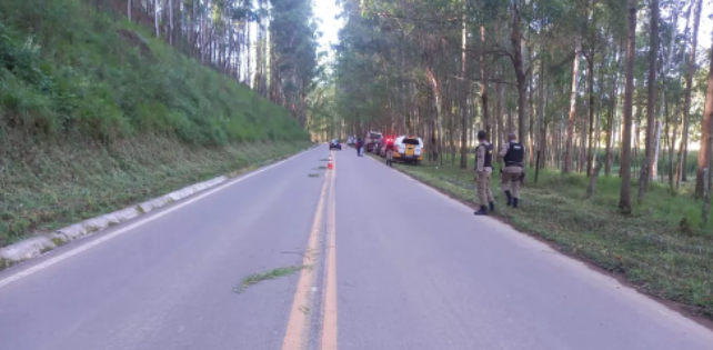 Leia mais sobre o artigo Motociclista sem habilitação morre após bater em eucalipto na BR…