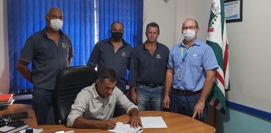Leia mais sobre o artigo Prefeito de Pequeri assina plano de adequação das estradas rurais