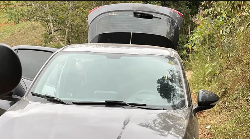 Leia mais sobre o artigo Três suspeitos são presos após roubarem carros e praticarem assaltos em Juiz de Fora e São João Nepomuceno