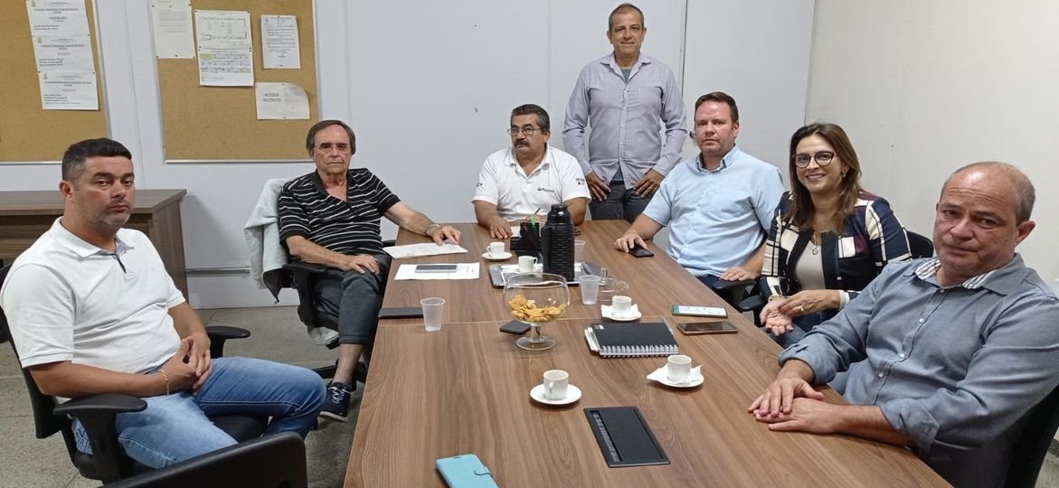 Leia mais sobre o artigo Vereadores recebem Secretário de Desenvolvimento e discutem ações para geração de emprego