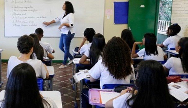 Leia mais sobre o artigo Governo de Minas publica a nomeação de 1 mil professores aprovados em concurso da Educação