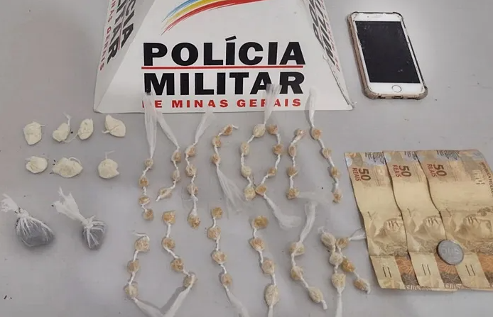 Leia mais sobre o artigo Em Bicas, jovem é presa com crack, cocaína e maconha
