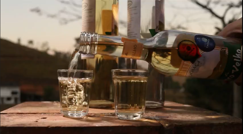 Leia mais sobre o artigo Vídeo: Produtores de cachaça de MG estão se qualificando para valorizar a bebida