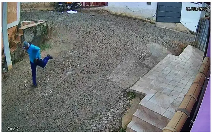 Leia mais sobre o artigo Video: Ladrão rouba dinheiro de pagamento dos funcionários de fábrica em Descoberto MG