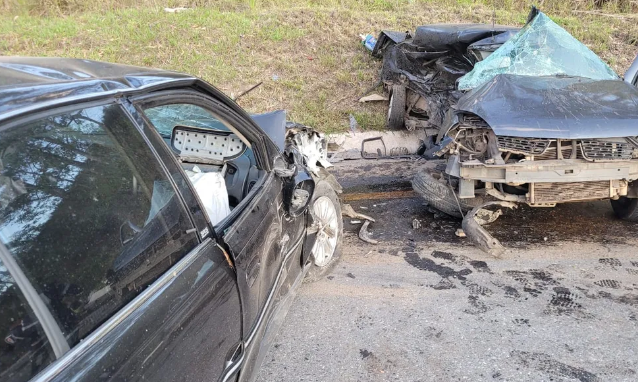 Leia mais sobre o artigo Uma jovem morre em batida entre carros na BR