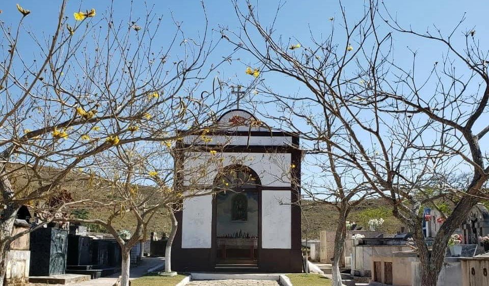 Leia mais sobre o artigo História da Capela de São Miguel / Cemitério de Bicas