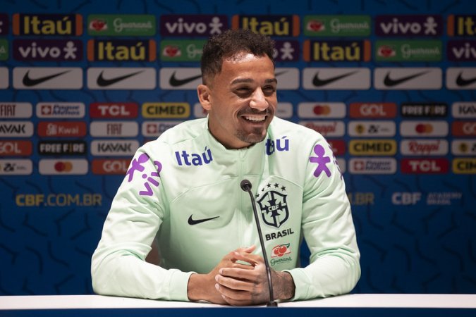 Leia mais sobre o artigo Danilo elogia Daniel Alves, exalta setor defensivo e faz balanço na seleção brasileira