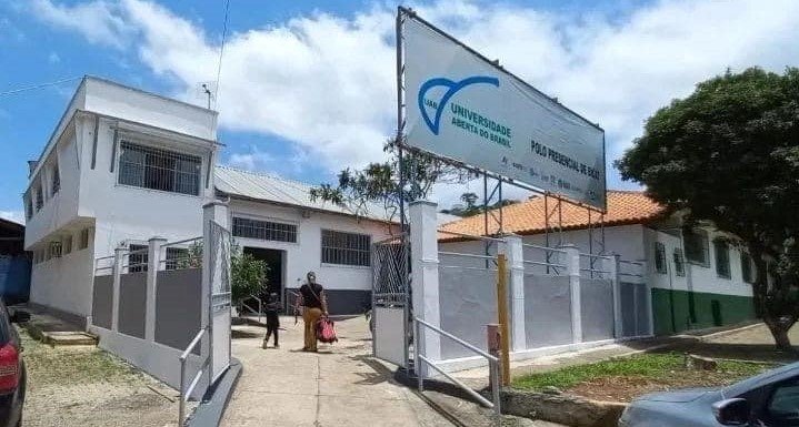 Leia mais sobre o artigo Prefeitura conclui reforma do Polo Universitário de Bicas