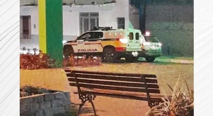 Leia mais sobre o artigo Em Pequeri, comerciante e cliente são amarrados em mercearia, e assaltantes roubam dinheiro em residência
