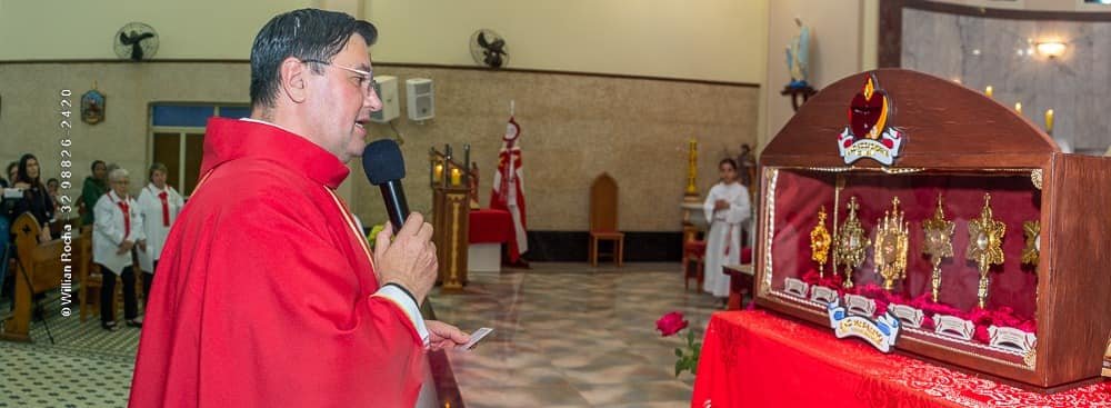 Leia mais sobre o artigo Paróquia São José recebe ícone de Maria e relíquias de vários santos