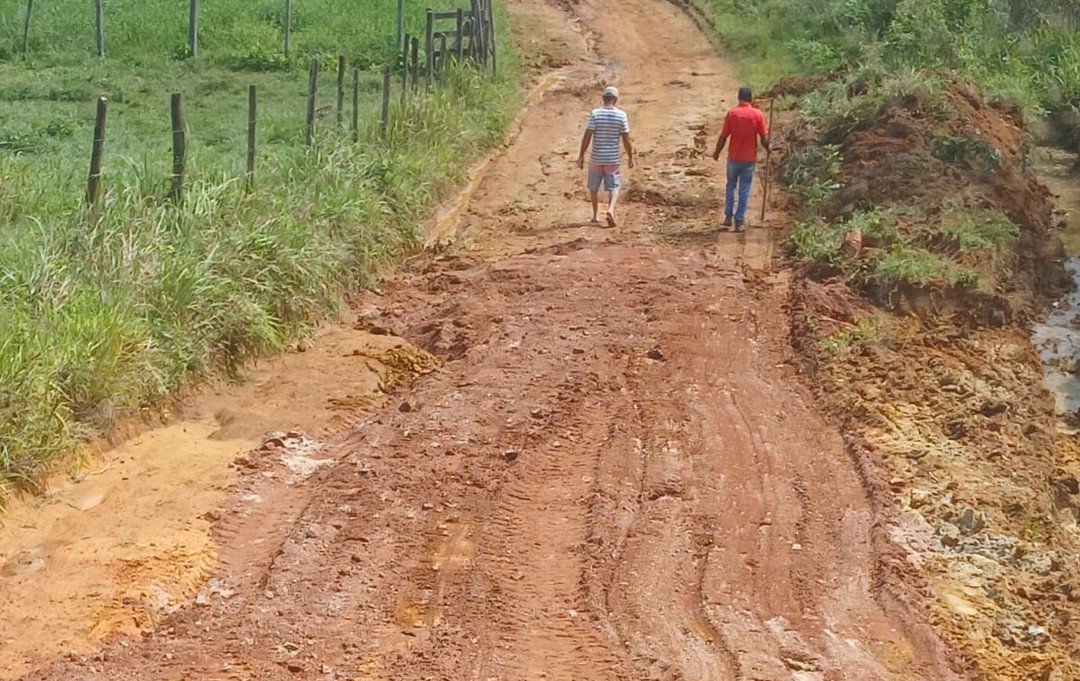 Leia mais sobre o artigo Prefeitura de Bicas | Melhorias nas estradas rurais do município