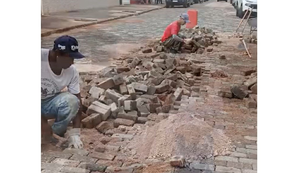 Leia mais sobre o artigo Manutenção da rede de esgoto da Rua Áurea Aliada Pereira Lamha