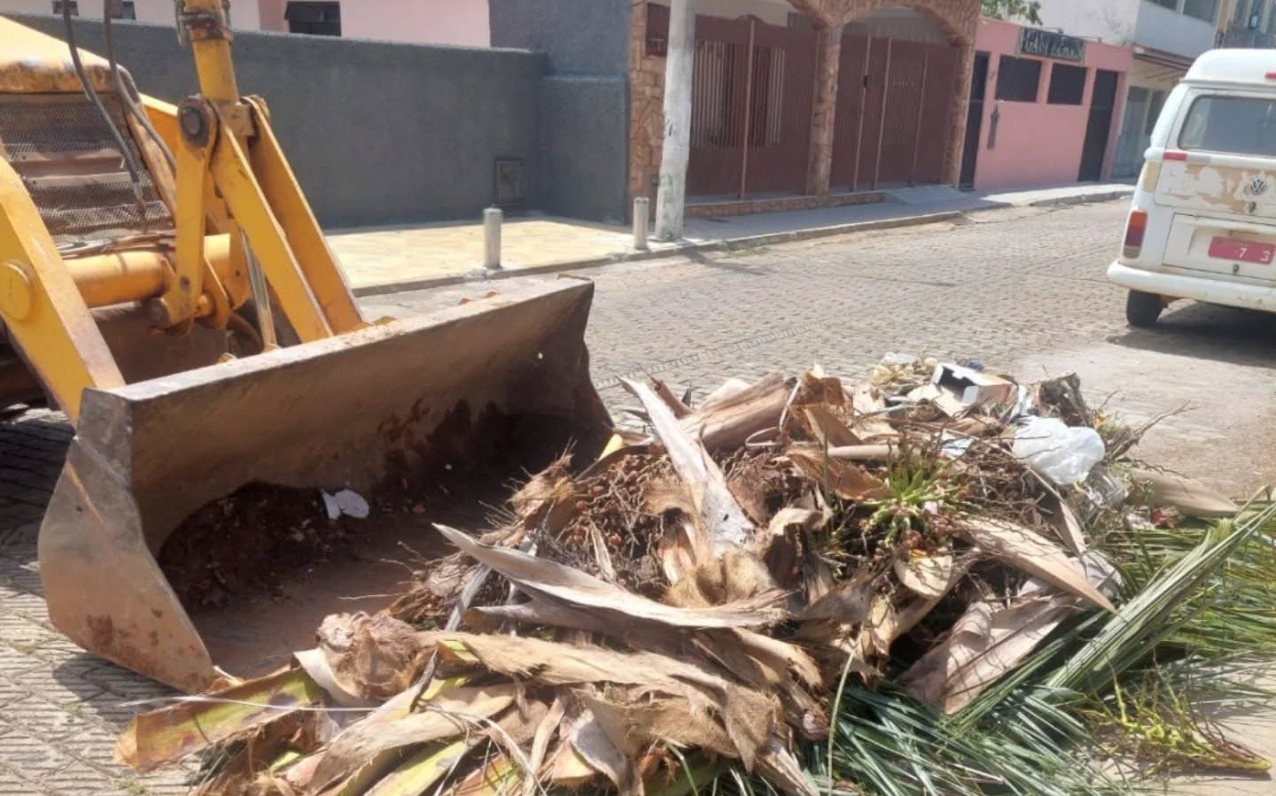 Leia mais sobre o artigo Bicas – Limpeza e retirada de entulhos das vias públicas