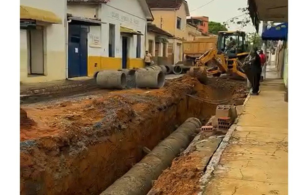 Leia mais sobre o artigo Mais uma etapa das obras de drenagem avançando em Bicas!
