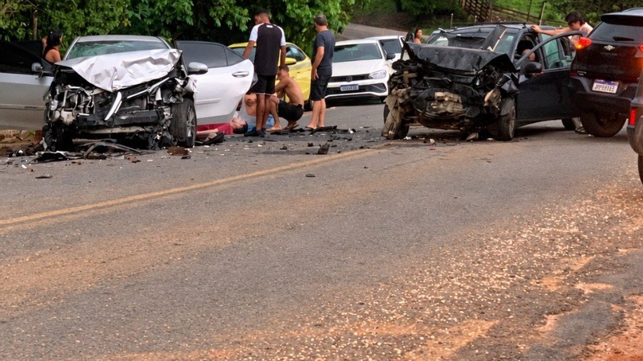 Acidente envolvendo três veículos é registrado na MG-126, em Rochedo de Minas – Total de 10 vítimas