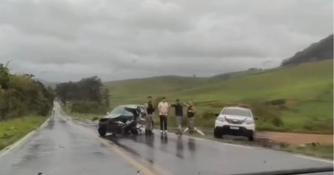 Grave acidente na BR-267, em Bicas