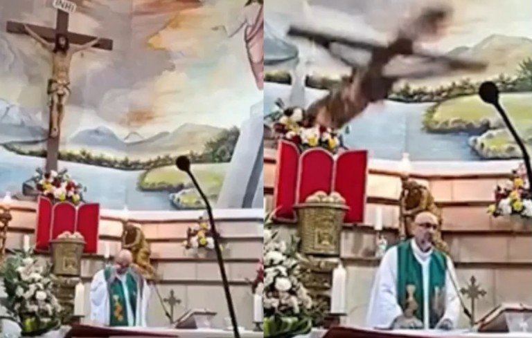 Vídeo impressionante – Padre morre durante missa após ser atingido por cruz de madeira