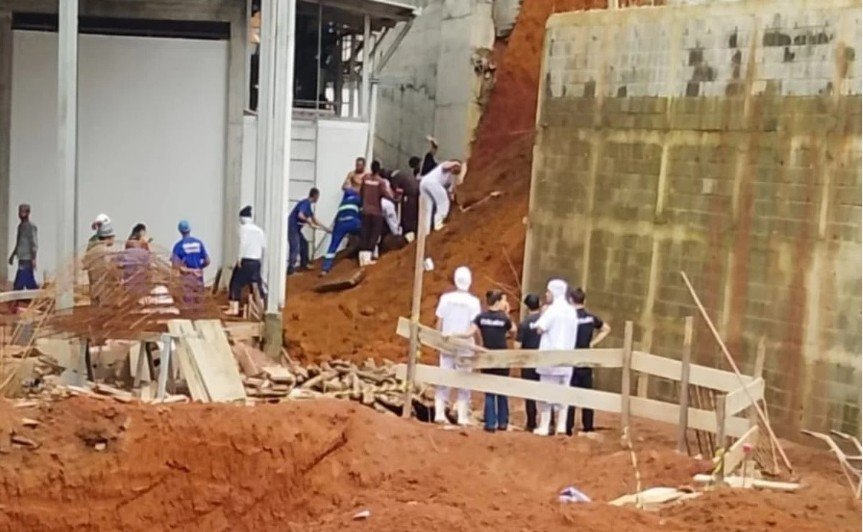 Tragédia na BR-267: deslizamento de terra soterra três trabalhadores e deixa dois mortos em Maripá de Minas